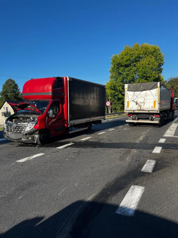Śmiertelny wypadek pod Wieluniem! 62-latek ofiarą zderzenia trzech pojazdów [ZDJĘCIA].
