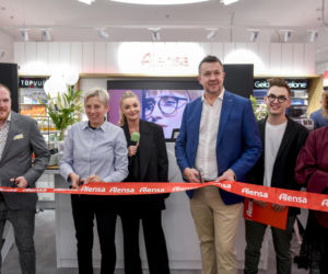 Od męża aktorki do influencera? Maciej Pela robi furorę na imprezie w centrum Warszawy