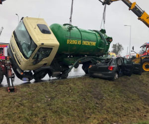 Śmiertelny wypadek cysterny z osobówką [ZDJĘCIA]