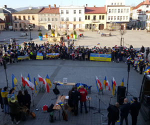 Młodzi ludzie - solidarni z walczącą Ukrainą 