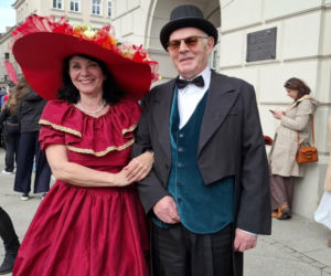 Taneczne powitanie wiosny w Kaliszu. Walc Barbary z filmu „Noce i Dnie” wybrzmiał w sercu miasta