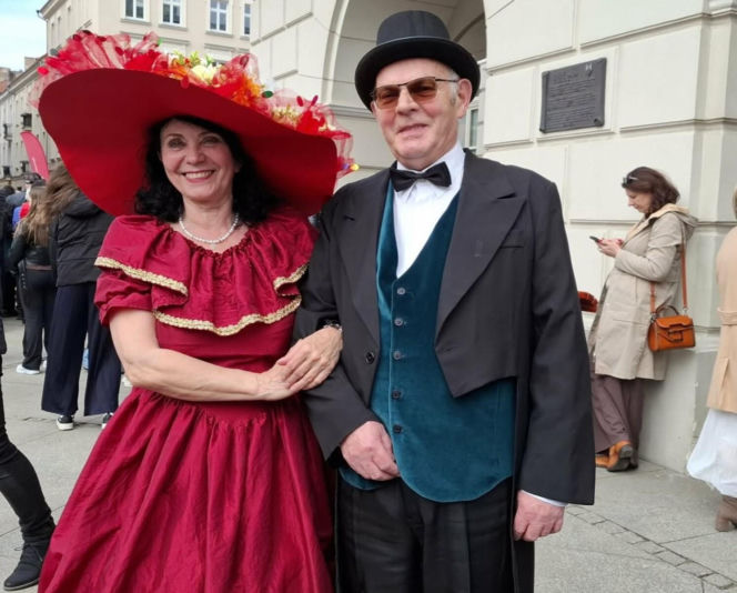 Taneczne powitanie wiosny w Kaliszu. Walc Barbary z filmu „Noce i Dnie” wybrzmiał w sercu miasta