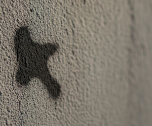 Mural Kory oszpecony. Czy sprawca w końcu zapłaci za ten haniebny czyn?