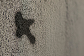 Mural Kory oszpecony. Czy sprawca w końcu zapłaci za ten haniebny czyn?