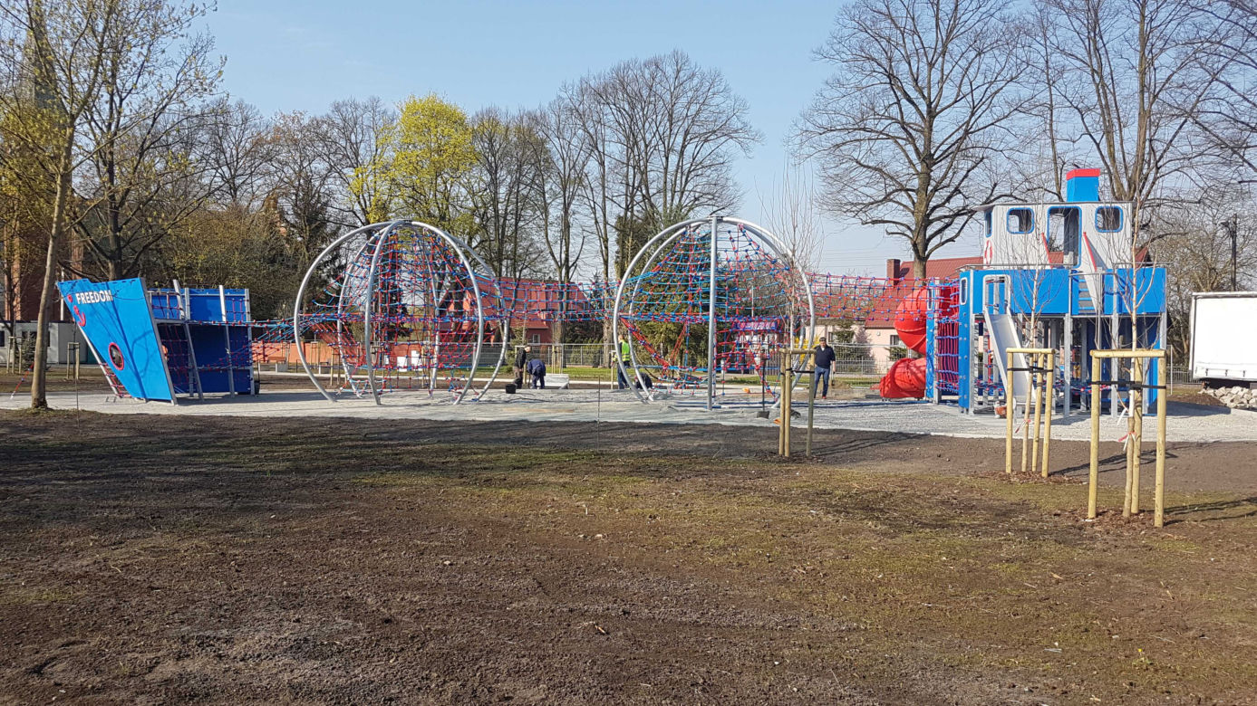 Olbrzymi statek "Freedom Szczecin" stanął w Parku Wolności