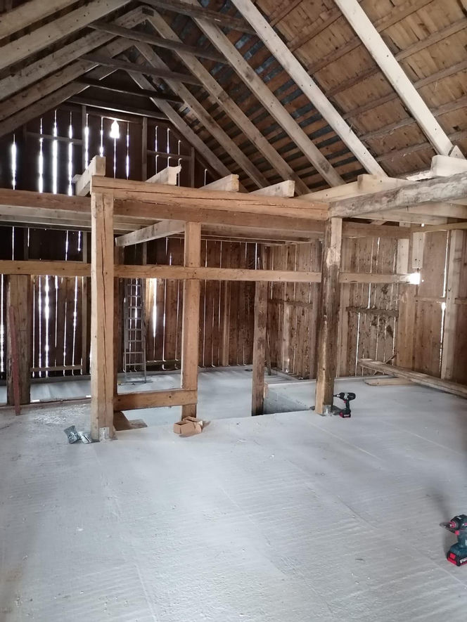 Remont chyży łemkowskiej w Hańczowej