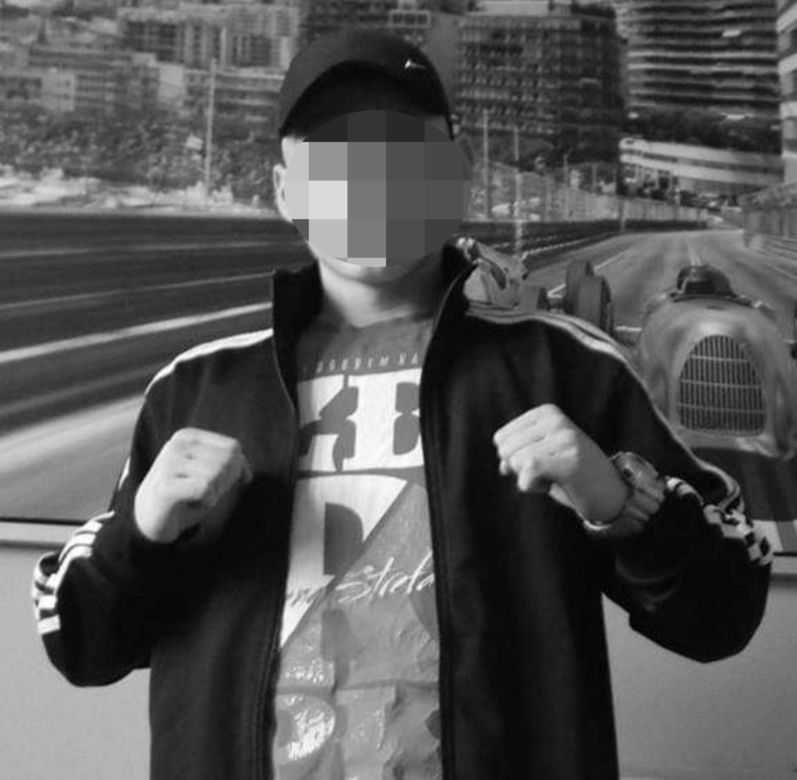 Dawid to człowiek-demolka. Wybijał szyby w samochodach i budynkach
