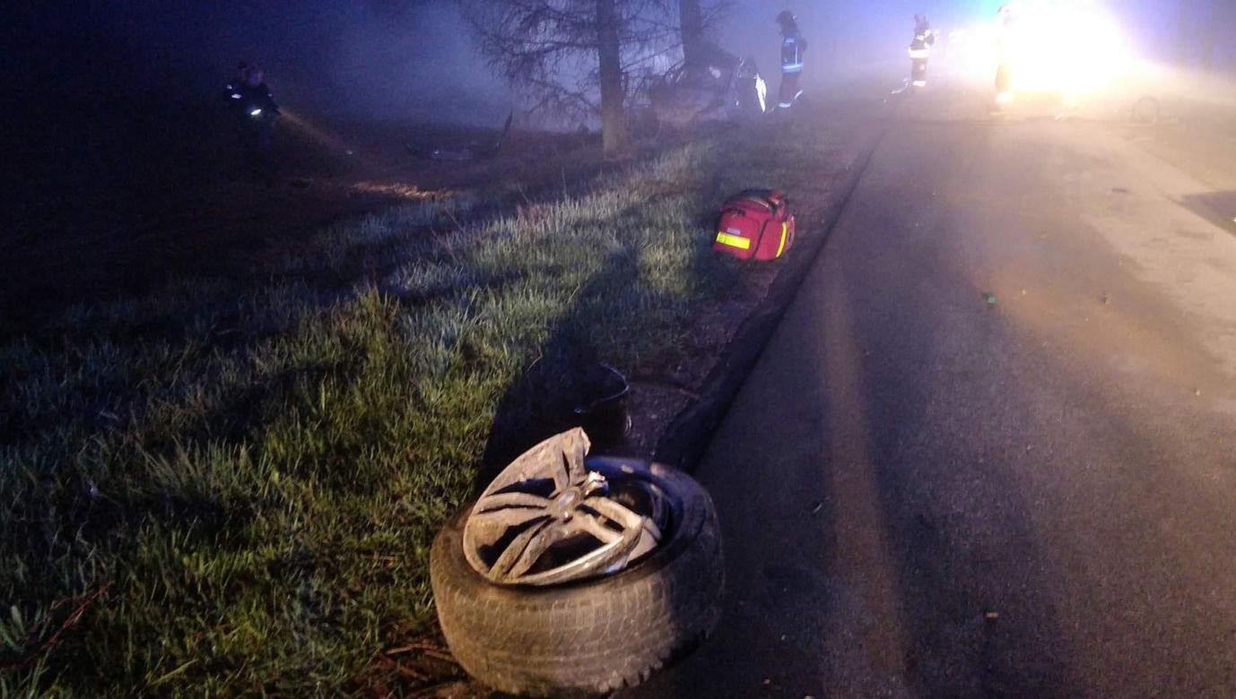 Tragiczny wypadek koło Jaświł. Auto stanęło w płomieniach. Zginęły dwie osoby