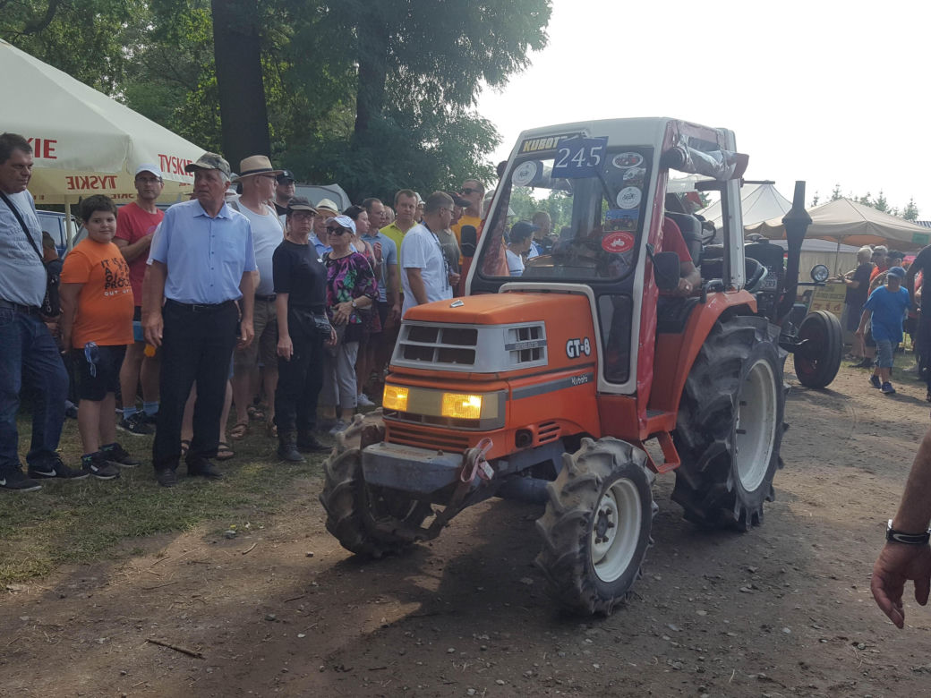 Festiwal starych ciągników w Wilkowicach. Setki maszyn, tysiące widzów i upał
