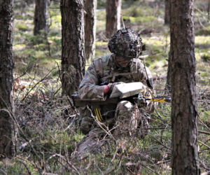 Brytyjscy żołnierze, ćwiczenia na poligonie