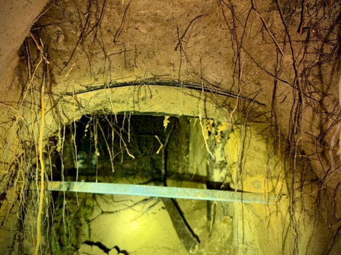 Gigantyczny podkop pod polsko-białoruską zaporą. 50 ze 180 cudzoziemców wciąż poszukiwanych