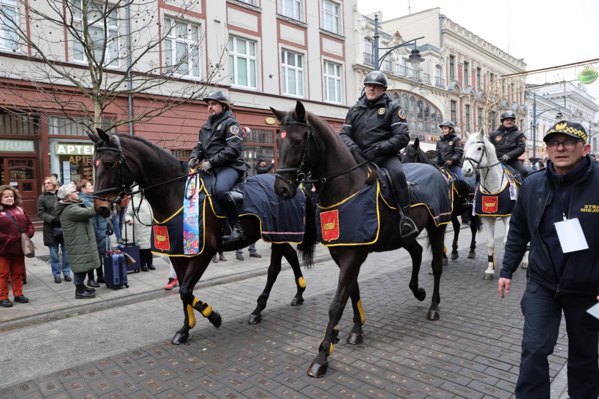 Łódź. Wielka Szarża na Piotrkowskiej w Łodzi, w ramach 33. Finału Wielkiej Orkiestry Świątecznej Pomocy.