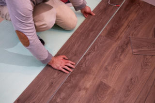 Panele laminowane czy winylowe – które rozwiązanie sprawdzi się lepiej w Twoim domu?