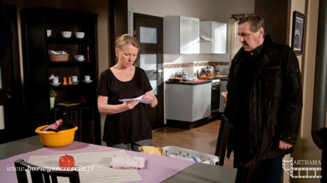 Barwy szczęścia po wakacjach 2015. Zenek Grzelak (Jan Pęczek), Basia (Sławomira Łozińska)