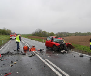 Tragiczne skutki wypadku w Mrozowie! Nie żyje młody kierowca