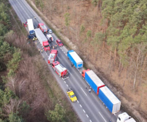 Zderzenie dwóch tirów na drodze krajowej nr 50 w miejscowości Karolina powiat piaseczyński