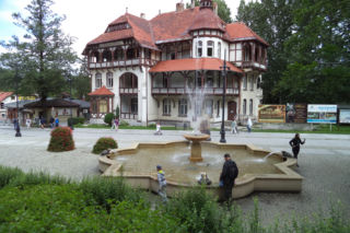 Pociągi wróciły, a kurort znów żyje. To uzdrowisko podbija serca turystów