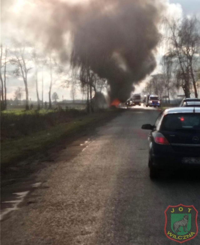 Wielkopolskie. Kobieta i mężczyzna uwięzieni w płomieniach! Uratował ich przejeźdzający obok strażak [ZDJĘCIA]