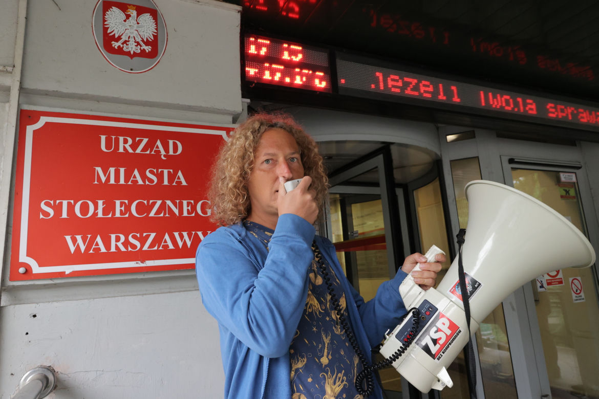 Pikietę prowadziła Zenobia Żaczek od lat działająca na rzecz warszawskich lokatorów
