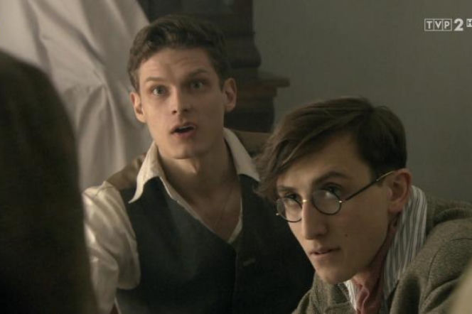 Czas honoru 7 sezon odc. 1. Mickiewicz (Paweł Janyst), Wilk (Adam Fidusiewicz)