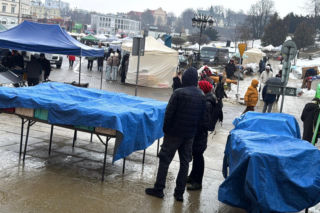 Lubelska Giełda Staroci wróciła po przerwie. Deszcz odstraszył tłumy, ale okazji nie brakowało