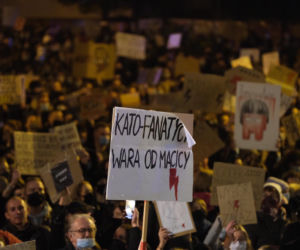 Strajk kobiet w Katowicach. Policja użyła gazu. Są zatrzymania [ZDJĘCIA]