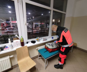 Ratownicy medyczni pomagają uchodźcom z Ukrainy [ZDJĘCIA]