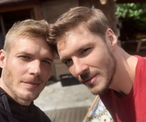M jak miłość po wakacjach 2019. Artur (Tomasz Ciachorowski), Marcin (Mikołaj Roznerski)