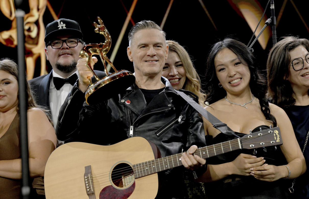 Bryan Adams specjalną gwiazda "Sylwestra z dwójką"