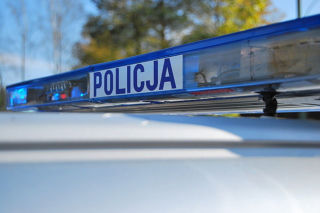 Ucieczkę przed policją zakończył na ogrodzeniu posesji. 25-latek odpowie za jazdę bez uprawnień i posiadanie narkotyków