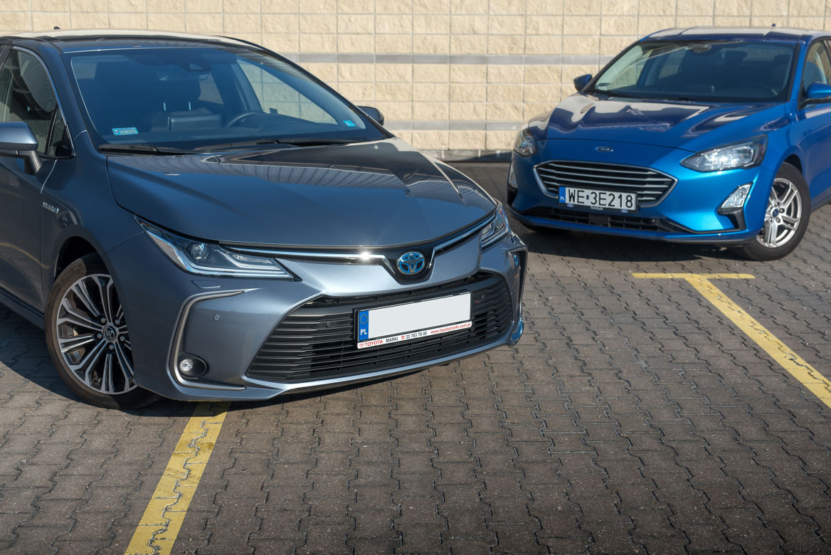 Ford Focus Sedan 1.0 EcoBoost 125 KM 6MT vs. Toyota Corolla Sedan 1.8 Hybrid 122 KM CVT
