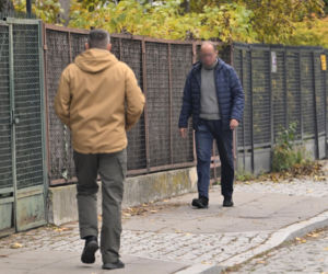 Prezes Kaczyński chory. Kierowca przywiózł mu zakupy do domu