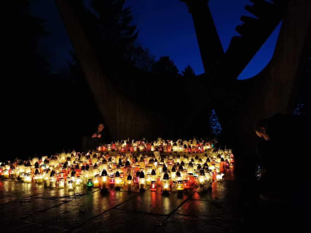 Cmentarz Centralny nocą