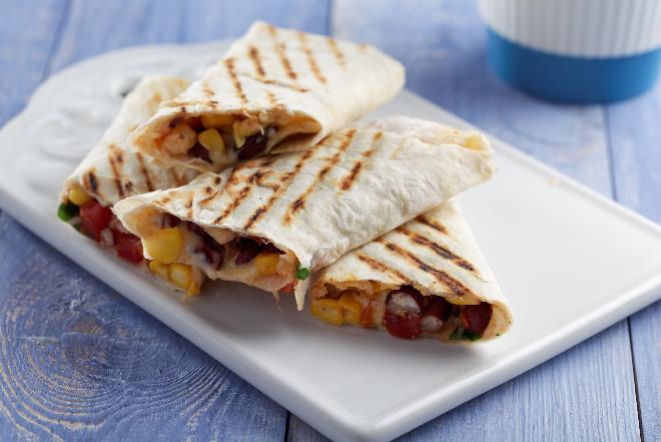 Tortilla: przepis na kukurydziane placki z czerwoną fasolą