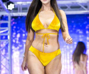 Miss Małopolski 2019. Pokaz mody w strojach kąpielowych
