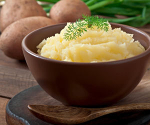 Ten nietypowy składnik całkowicie zmieni smak ziemniaczanego purée. Podkręcisz smak, a domownicy będą prosić o dokładkę