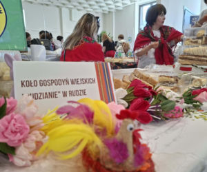 Starachowice tętnią tradycją! Trwa pierwszy Festiwal Kół Gospodyń i Gospodarzy Wiejskich „Lokalne pasje”