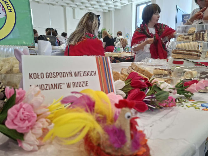 Starachowice tętnią tradycją! Trwa pierwszy Festiwal Kół Gospodyń i Gospodarzy Wiejskich „Lokalne pasje”