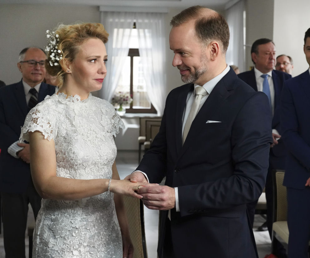 Barwy szczęścia, odcinek 2626: Ślub Sabiny i Kazika! Tomalowa poprosi o błogosławieństwo zmarłego męża – ZDJĘCIA