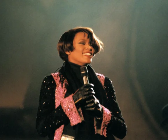 Legenda Whitney Houston nie znika. Oto 10 utworów, które są na to dowodem