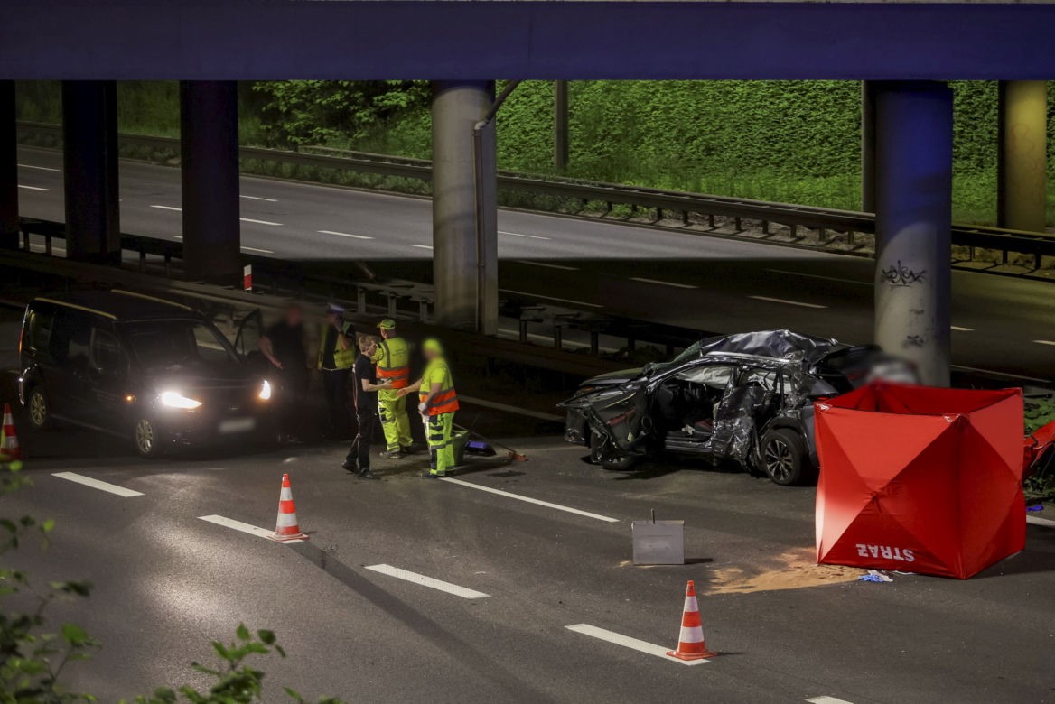 Katowice. Śmiertelny wypadek na autostradzie A4. Potworna kraksa z ciężarówką