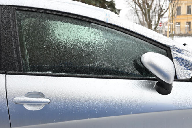 Gołoledź paraliżuje Polskę