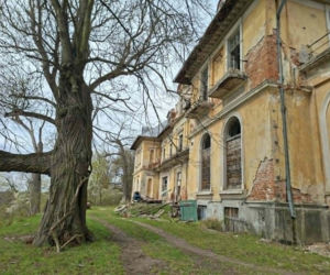 Kiedyś perła, dziś w ruinie. To nie jest zwykły pałac w Świętokrzyskiem (Pałac w Bałtowie)