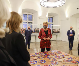 Agata Duda ubiera choinkę