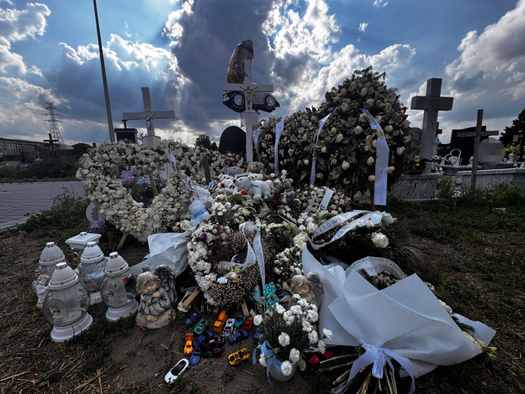 Grób Miłoszka, który zginął w klubie dziecięcym w Ząbkach