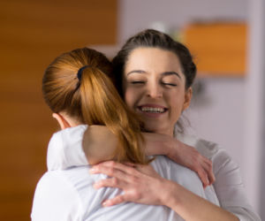 Lekarze 4 sezon odcinek 13 (odc. 52). Beata (Agnieszka Więdłocha), Alicja (Magdalena Różczka)