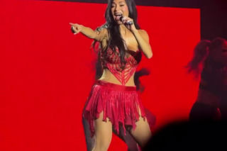 Nicole Scherzinger zachwyciła stylizacjami. Nie wygląda na swój wiek!