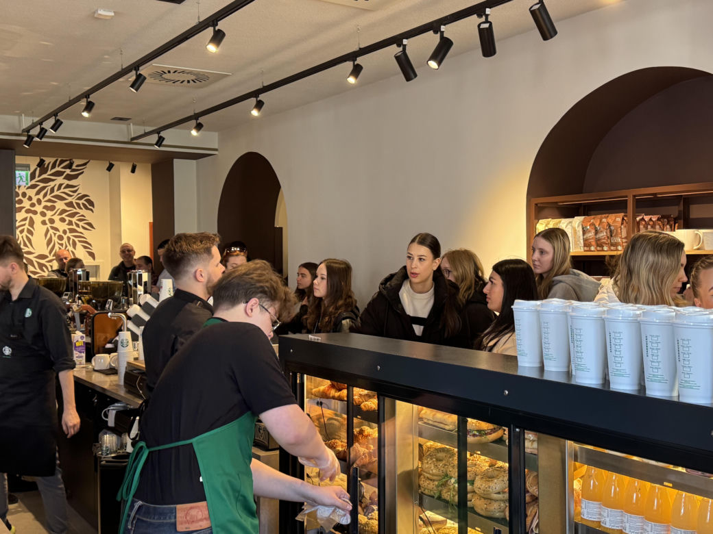 Pierwszy Starbucks w Lublinie otwarty! Jak lokal wygląda w środku? 