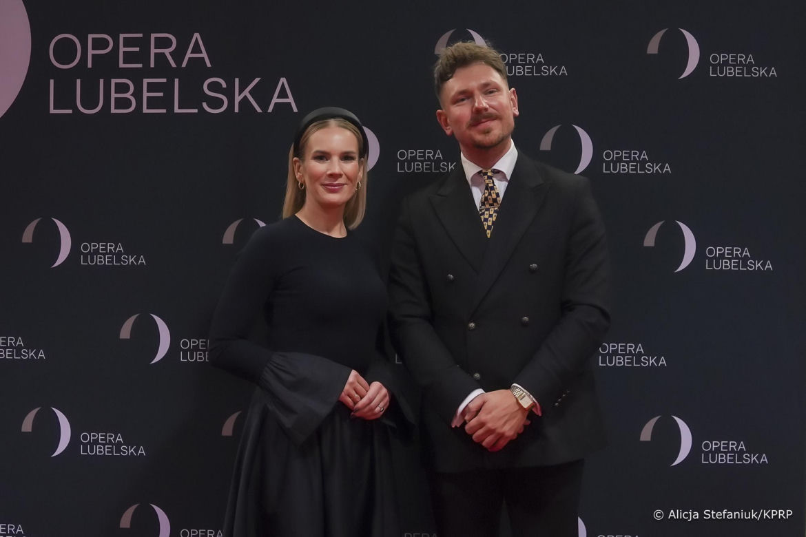 Wszystkie opaski Marty Nawrockiej - dzięki nim ma dziewczęce stylizacje