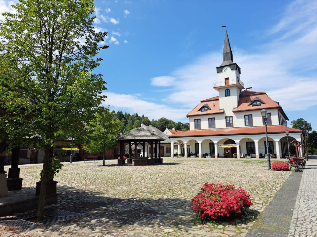 W tym muzeum można poczuć się jak w XIX wieku. To największy skansen w Małopolsce 